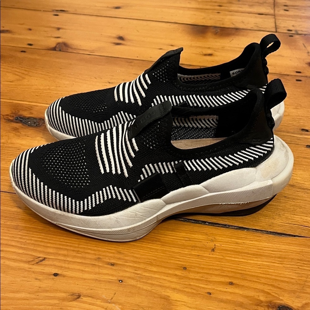 SOREL Explorer Defy Low Shoes Knit Sneakers Women’s 6 Black White Slip On READ - Picture 4 of 8